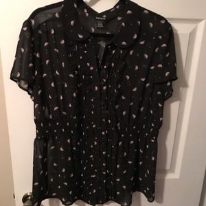 NWT Torrid Sz 1 Chiffon Printed Blouse
